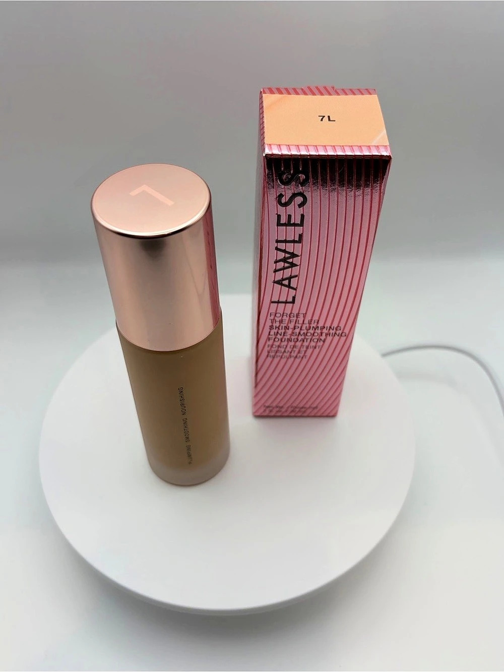 LAWLESS Foundation 7L neutral golden shade. NWT